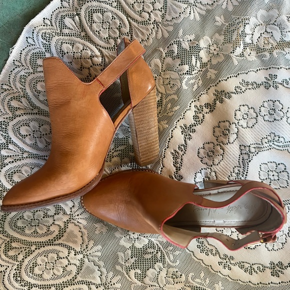 Elizabeth and James :: Suri Cutout Booties - Picture 2 of 10